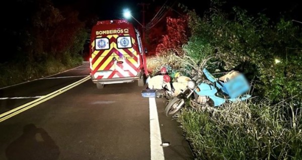Motoboy sofre ferimentos graves em colisão entre motocicleta e carro