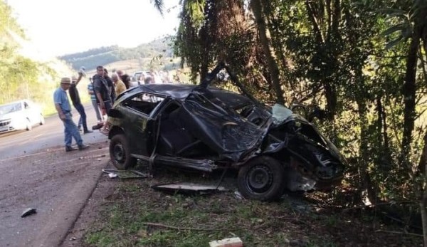 Cinco pessoas ficam ferida em saída de pista