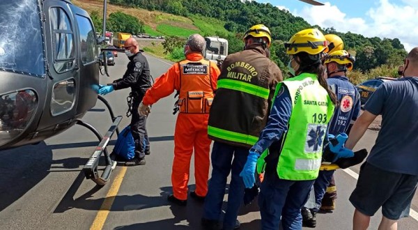 Grave acidente deixa homem preso às ferragens em acidente na BR-282