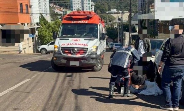 Motociclista fica ferida após colisão, em Francisco Beltrão