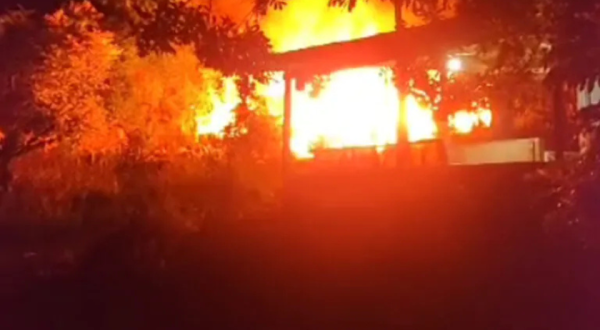 Casa é destruída por incêndio em Salto do Lontra