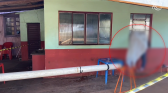 Jovem de 26 anos morre prensado em janela de bar