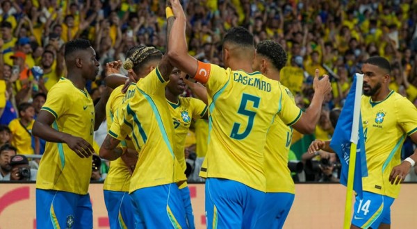 Brasil leva susto, mas goleia Panamá e se despede em alta para Copa do Mundo