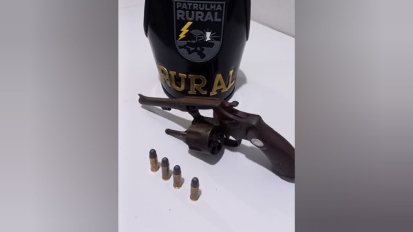 Casal é detido por porte ilegal de arma de fogo