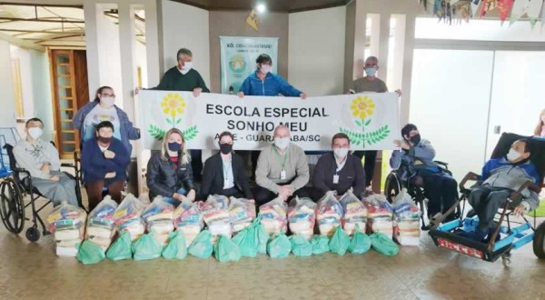 Campanha Dia C de Cooperar arrecada cerca de 1.600 quilos de alimentos