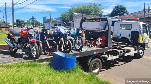 Polícia Militar apreende motocicletas em situação irregular