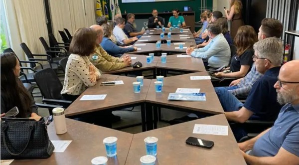 Município apresenta campanha “Atestado Consciente” em reunião com empresários na ACEFB