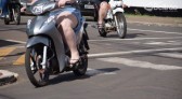 Pode dirigir de chinelo? Debetran tira dúvidas dos motoristas