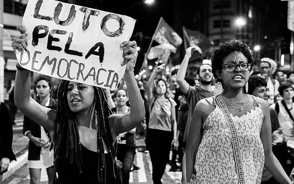 Engajamento de jovens na política deve ser feito a partir de valores democráticos