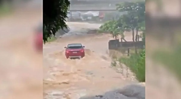 Chuva ultrapassa o esperado para o mês e provoca alagamentos e enxurradas em Santa Catarina