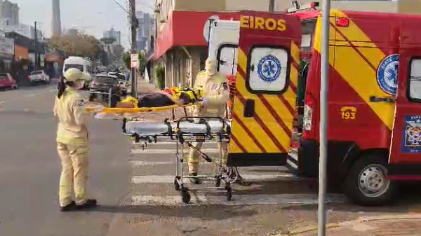 Criança fica ferida em acidente registrado com carro e bicicleta