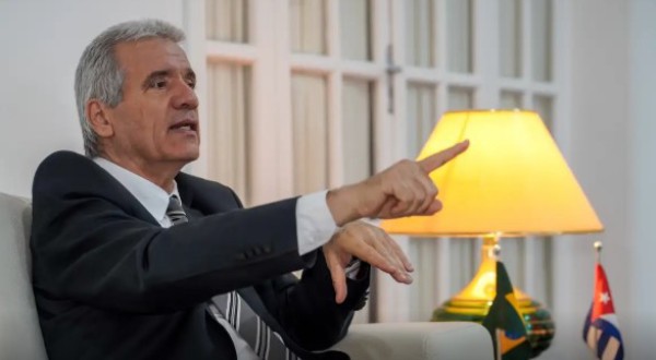 Embaixador de Cuba chama de genocídio medidas de Trump sobre petróleo