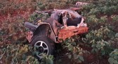 Carro se parte ao meio em batida frontal que deixou três feridos