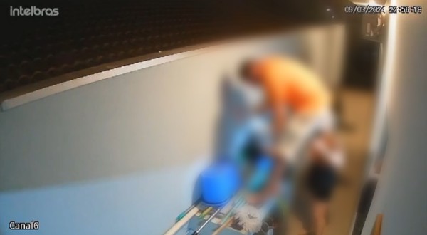 Homem morre após levar tiro no rosto ao espiar por cima do muro a casa vizinho