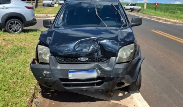 Colisão entre dois carros deixa dois feridos na PR-281