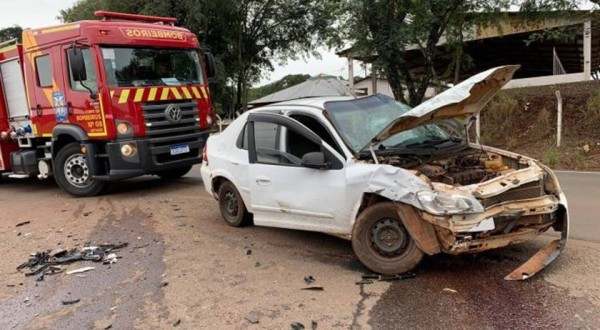 Casal e bebê ficam feridos em acidente na PR-473