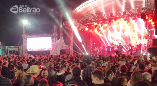 César Menotti e Fabiano emocionam público em noite de festa em Campo Erê