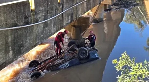 Homem de 61 anos morre após carro cair em rio em Prudentópolis