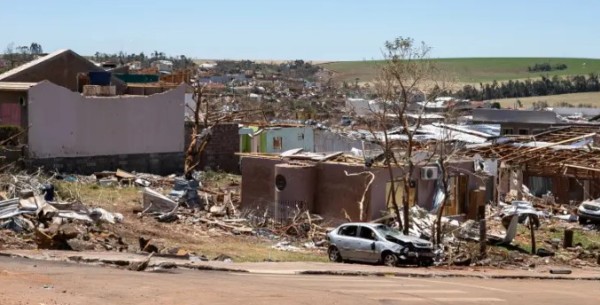Paraná abre conta oficial para doações e anuncia construção emergencial de 320 casas