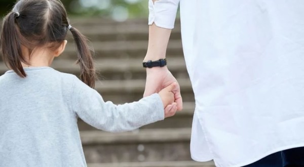 Criança é entregue à família errada no segundo dia de aula