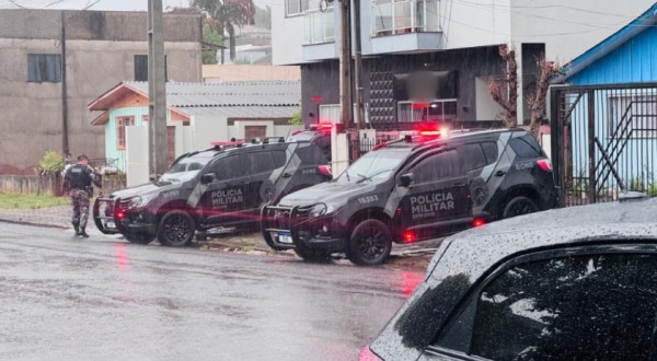 Suspeito é baleado em confronto com a polícia