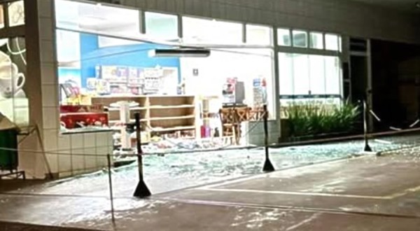 Ladrões causam grande dano e praticam furto em posto de combustíveis