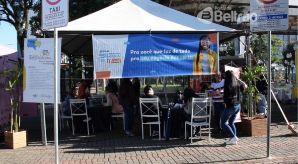 Atividades da Semana do MEI são realizadas na praça Central de Francisco Beltrão