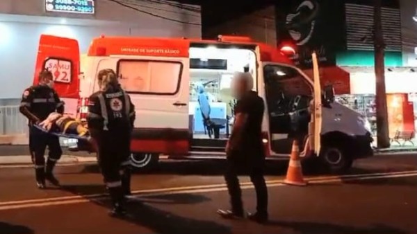 Na faixa de pedestres, criança é atropelada por motocicleta