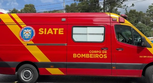 Motociclista fica ferido após colisão com trator