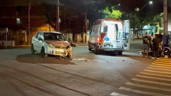 Colisão entre carro e moto deixa homem ferido no bairro Cango