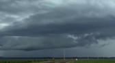 Paraná tem início de semana com chuva forte e risco de perigo extremo para temporais; veja a previsão do tempo