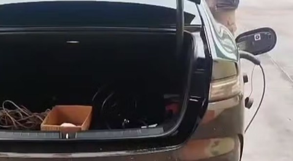 Carro elétrico fornece energia para cartório eleitoral no Paraná após queda de luz