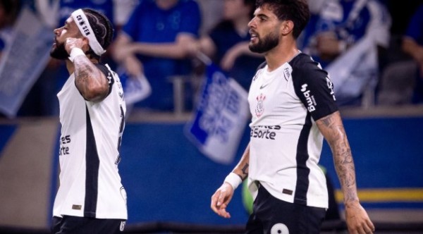 Depay decide e Corinthians derrota Cruzeiro por 1 a 0