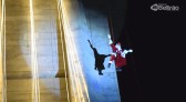 Papai Noel desce da Torre da Concatedral de rapel, abrindo o Natal Encantado de Francisco Beltrão