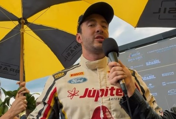 Na chuva, Gabriel Casagrande vence as duas corridas da Nascar Brasil no Velocitta