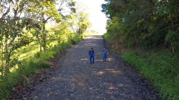 Obra de pavimentação da estrada da Linha Marafon segue em ritmo acelerado