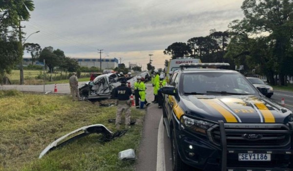 Criança sem cadeirinha sobrevive a acidente que matou casal