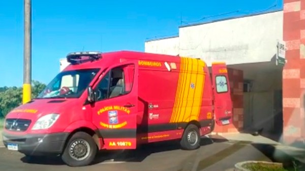 Colisão entre carro e moto deixa homem ferido