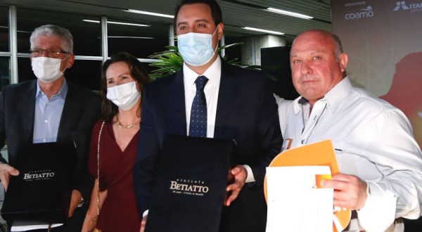 Família Betiatto recebe premiação estadual por turismo rural