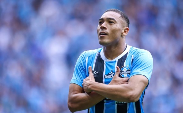 Com três gols de Carlos Vinícius, Grêmio vence Juventude na Arena