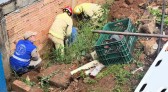 Trabalhador sofre ferimentos graves após ser atingido por pedra durante obra