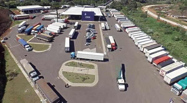 Governo dispensa testes contra covid-19 a quem entra no país