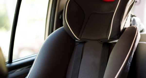 Bombeiros resgatam bebê preso dentro de carro em Chapecó