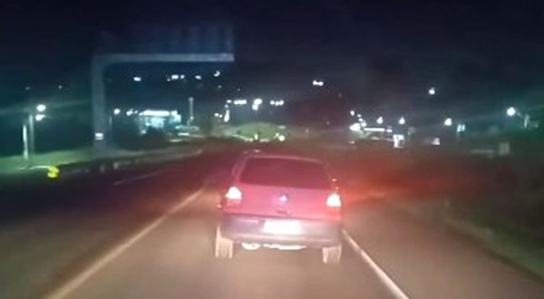 PRF flagra motorista embriagado, sem CNH e dirigindo em zigue-zague na BR-282
