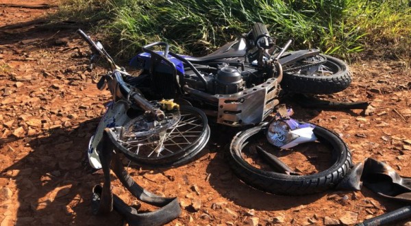Motociclista fica gravemente ferido em acidente com caminhão, na PR 483
