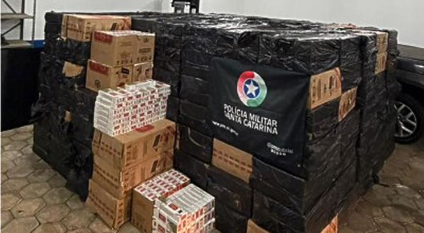 Carga milionária de cigarros contrabandeados é apreendida em galpão