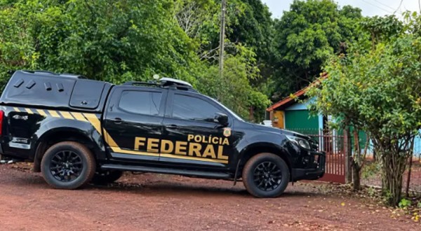 Polícia Federal deflagra operação contra grupo suspeito de contrabando de cigarros no Paraná