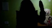 Criança faz sinal universal de pedido de socorro e homem é preso por tentativa de estupro de vulnerável