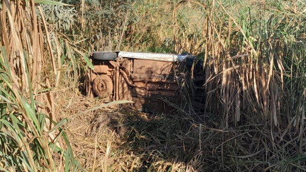 Saída de pista mobiliza socorristas na PR 566