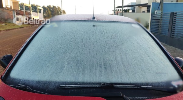 Com a temperatura mais baixa do ano, geada aparece timidamente em Beltrão